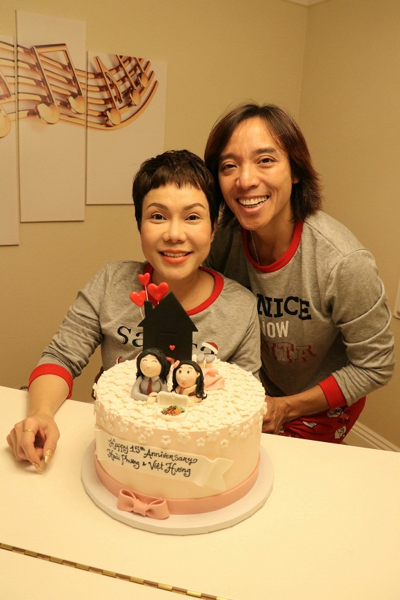 dien-do-doi-ngot-ngao-vo-chong-viet-huong-hon-ma-tinh-tu-ky-niem-15-nam-ngay-yeu-nhau-edfea4