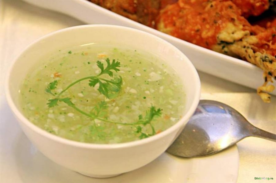 Cho bé ăn nhiều đạm quá mức