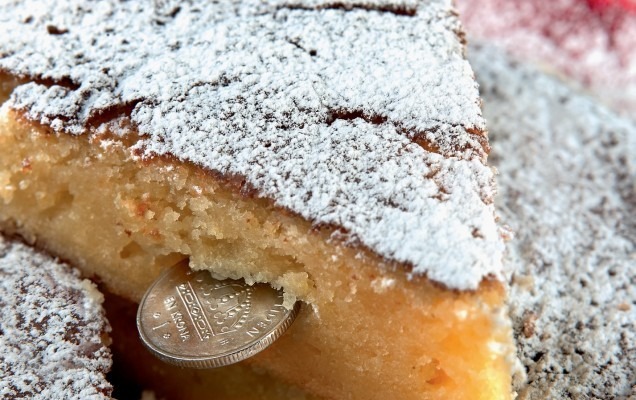 Món bánh vasilopita.