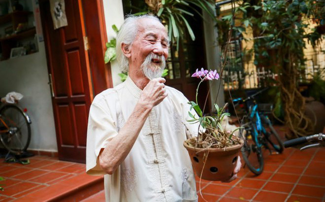 Nghệ sĩ Hồng Chương không còn xa lạ với khán giả miền Bắc thông qua những bộ phim truyền hình. Với gương mặt hiền từ, chất phác, nghệ sĩ Hồng Chương thường đảm nhiệm những vai người ông, người cụ hiền từ hoặc những ông lão có số phận éo le, đau khổ. Nhưng cũng chính với ngoại hình này, hình ảnh của nghệ sĩ Hồng Chương thường xuyên xuất hiện trên bức ảnh thờ của nhiều bộ phim. Theo đó, nghệ sĩ Hồng Chương từng chia sẻ đối với diễn viên việc đóng vai chết chóc là đáng sợ, nhưng đối với mình, ông lại lấy làm thích thú. Ông thừa nhận, mình phải đóng vai chết nhiều hơn vai sống.