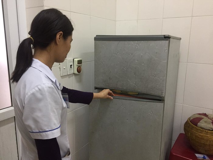 Chiếc tủ lạnh nơi để những hộp trà sữa.