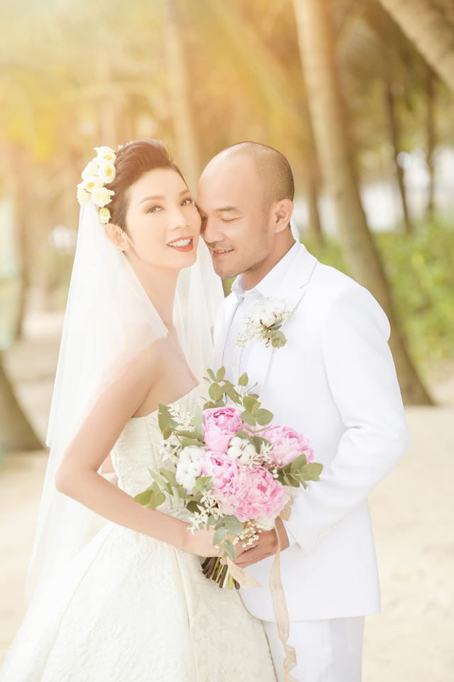 Ngay sau lễ cưới bí mật được tổ chức tại Đà Nẵng vào ngày 1/1 vừa qua, cựu siêu mẫu Xuân Lan đã chính thức lên tiếng gửi lời cảm ơn và xin lỗi gửi tới tất cả mọi người. Bên cạnh đó Xuân Lan cũng đã có những tiết lộ về thân thế của ông xã mình. Theo đó Xuân Lan phủ nhận thông tin ông xã nhỏ tuổi hơn mình mà báo chí đã đưa. Bên cạnh đó cựu siêu mẫu cũng cho biết thêm ông xã cô là diễn viên kiêm đạo diễn và nhà sản xuất chứ không phải quay phim.    