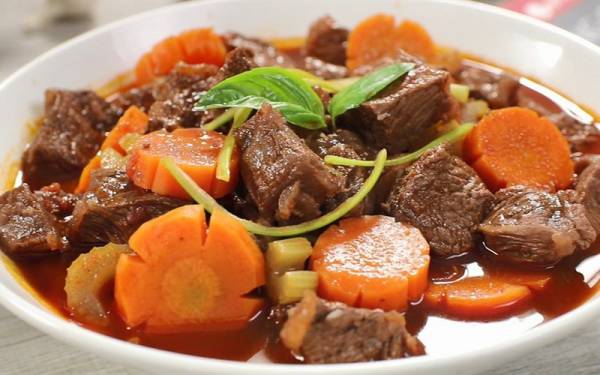 Thịt bò sốt vang mềm tan trong miệng