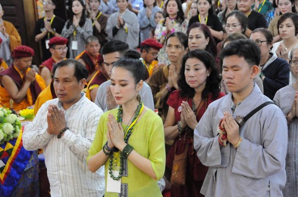 Angela Phương Trinh đã cam kết ăn chay trọn đời.