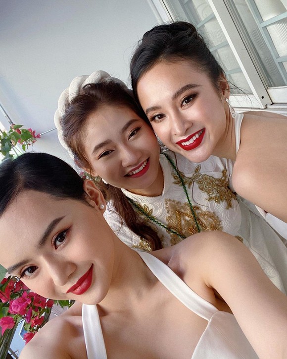 Không biết có phải do trang điểm quá đậm hay không nhưng 