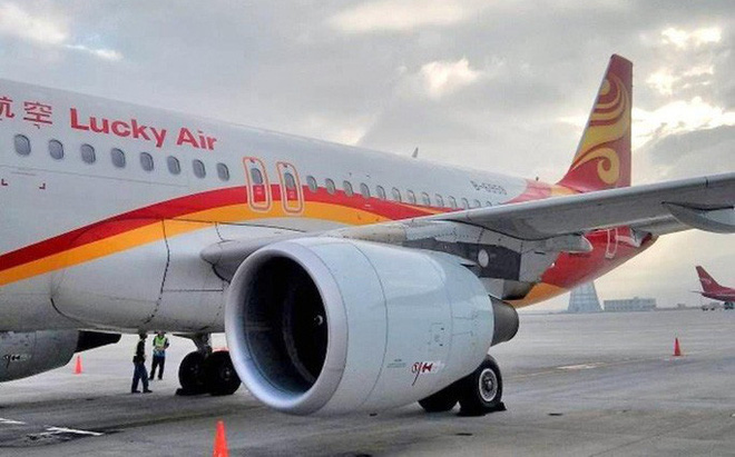 Một người đàn ông đã bị phạt vì ném đồng xu vào động cơ máy bay. Ảnh: SCMP