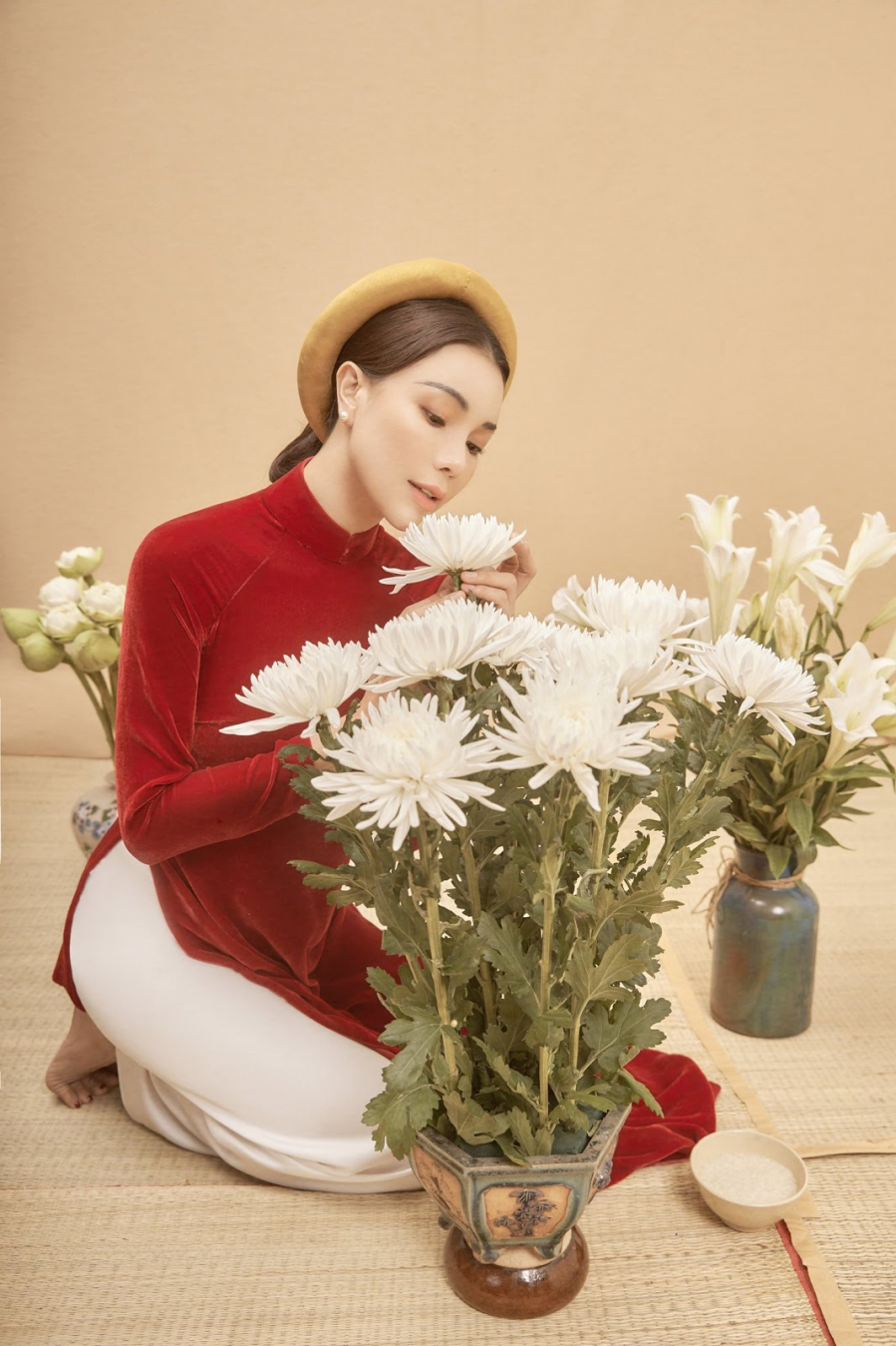 tra-ngoc-hang-nen-na-khi-dien-ao-dai-chup-anh-cung-hoa-sen-trang-4b8efa