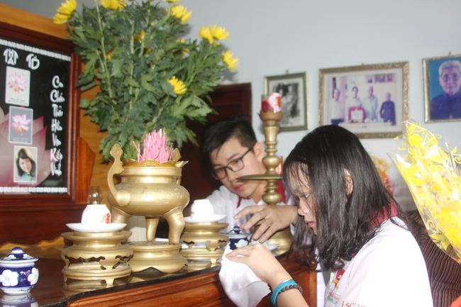 cach-lau-don-ban-tho-tranh-tan-loc-dong-tai-phunutoday