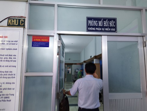 Nạn nhân được đưa đến cấp cứu tại Bệnh viện Thống Nhất trong tình trạng thủng Shbet123 Link Vào ShBet Mới Nhất do bị đâm bằng chai bia vỡ.