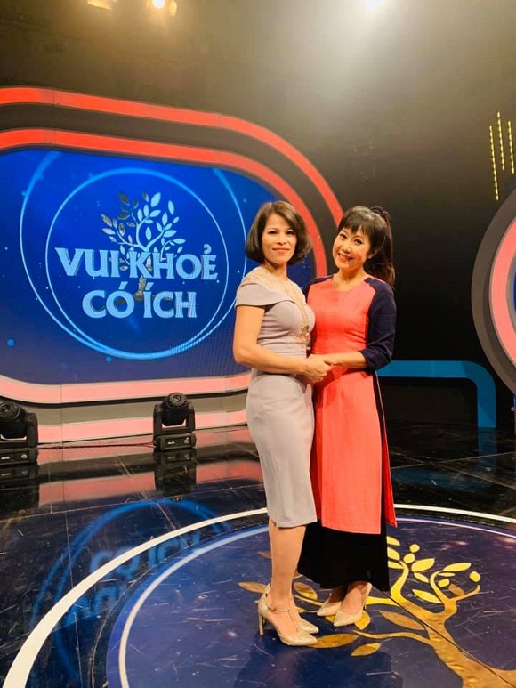 Nữ nghệ sĩ vẫn rất đắt show, xuất hiện đều đặn trong các tiểu phẩm hài và chương trình truyền hình.
