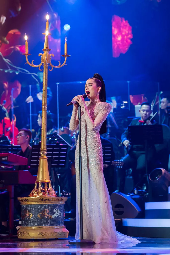 Lệ Quyên thăng hoa rực rỡ tại Q Show - liveshow ca nhạc kỷ niệm 20 năm ca hát của 