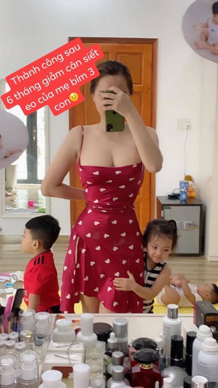 Sau khi trải qua quá trình mang thai bé thứ 3 vô cùng gian nan vất vả, thì mới đây “bà mẹ bỉm sữa” Hải Băng đã tự tin khoe hình ảnh chụp vòng 2 'con kiến', phẳng lì của mình trên trang cá nhân. Điều mà cô đã bấy lâu nay cố gắng nhờ chế độ giảm cân như ăn uống, nịt bung và tập thể dục. Nữ ca sĩ viết: “Thành công sau 6 tháng của mẹ bỉm 3 con. Chạm mốc 60cm”.    