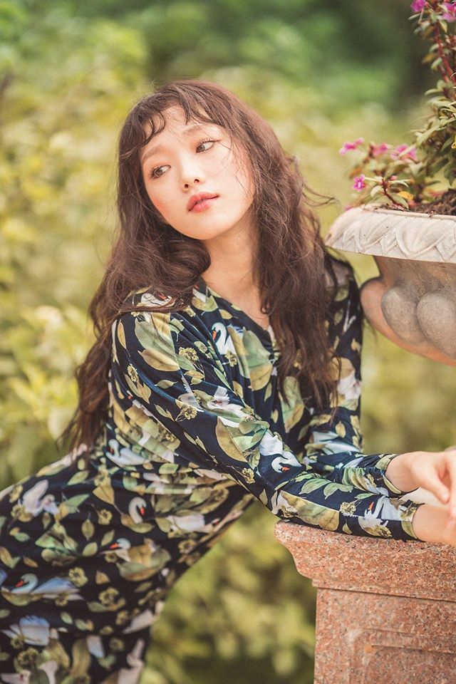 Kiểu tóc xoăn xù mỳ cũng được cô 
