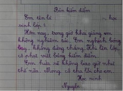 Còn học sinh này thì trình bày lý do phải viết bản kiểm điểm là do nghịch bóng bay trong giờ khai giảng.