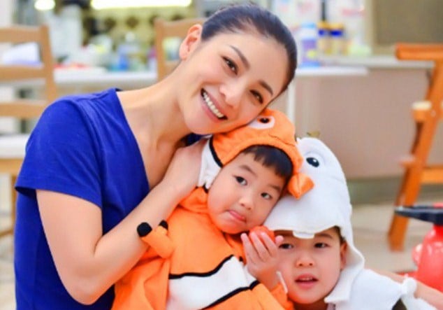 Hồ Khả và 2 con trai