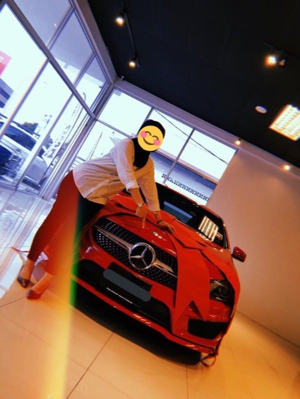 Sau 5 năm nỗ lực làm việc thì cô nàng đã mua được nhà và xe cho bản thân.