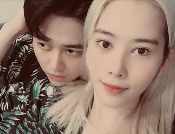 Những cuộc trang cãi về scandal bị tố giật chồng những tưởng đã lắng xuống thì mới đây trên trang cá nhân, Nam Em tiếp tục đăng tải dòng trạng thái khiến dư luận hoang mang. Ngoài thái độ bức xúc khi vướng phải những bàn tán của dư luận thì Nam Em còn gây sốc khi khẳng định chỉ xem Quốc Bảo như 