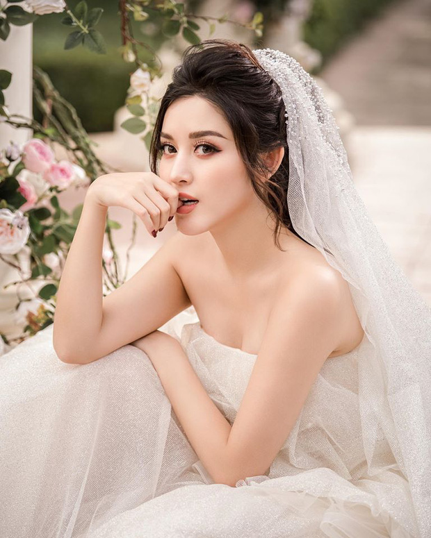 Loạt ảnh cưới cực xinh của Huyền My khiến dân tình phải thúc cô mau mau lấy chồng để trở thành cô dâu đích thực.