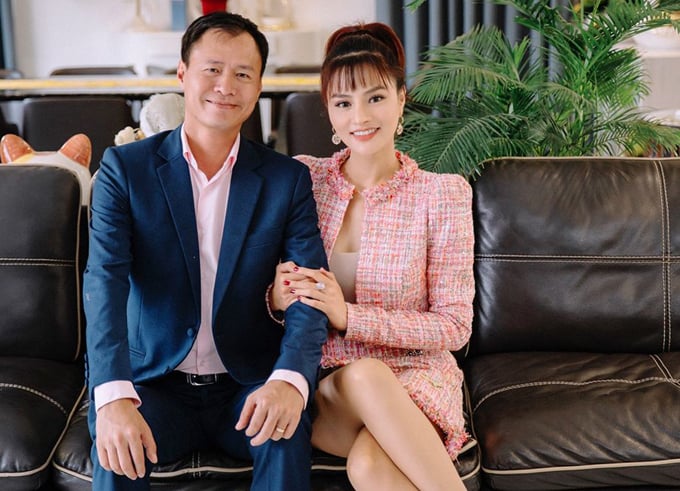 vu-thu-phuong-yeu-con-chong-nhu-con-de-2d19c4