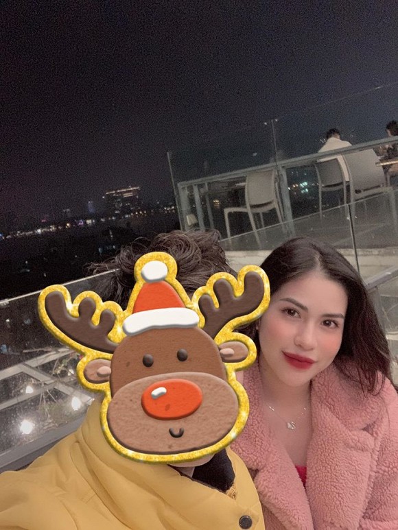 Hình ảnh vợ cũ Việt Anh đăng tải vào dịp Noel làm dấy lên nghi án cô đã có bạn trai mới.  