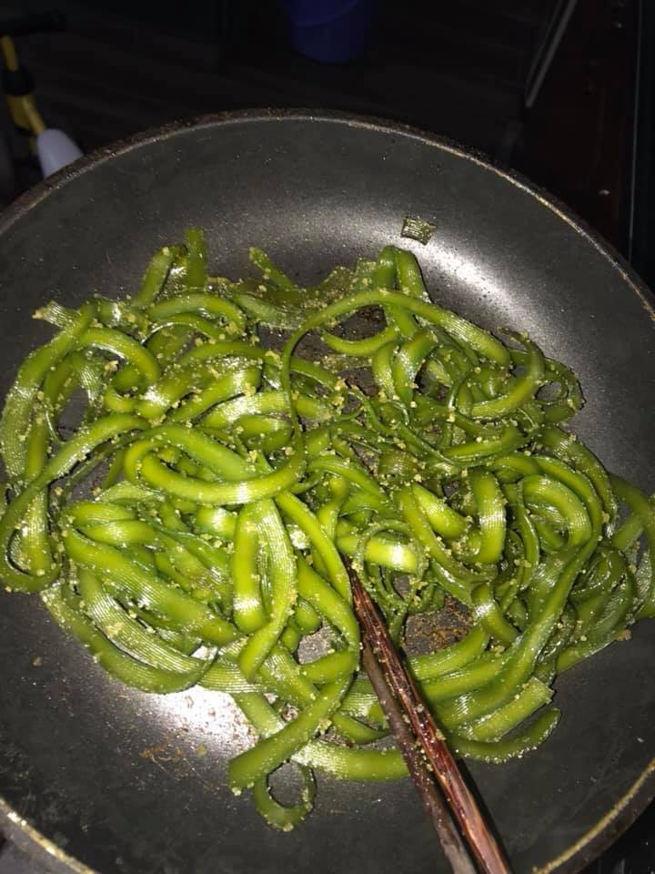 Món mứt dừa lá dứa sáng tạo nhưng lại bị lỗi kĩ thuật.  