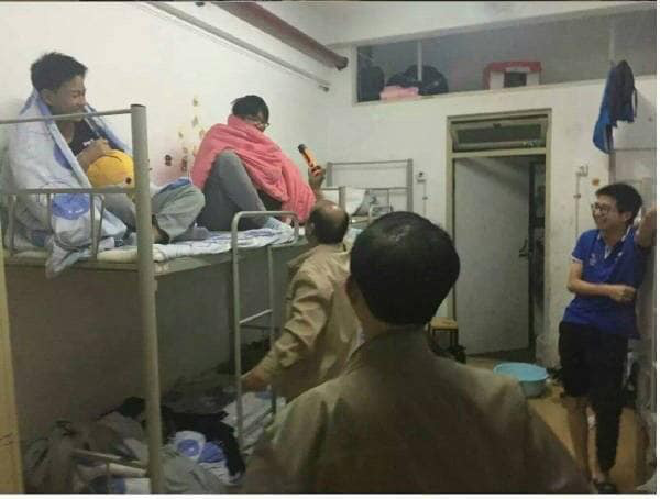 Hai nhân vật đã bị thầy vạch mặt.