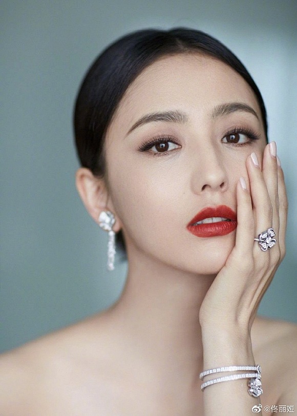 Nữ nhân vạn người mê - Đồng Lệ Á