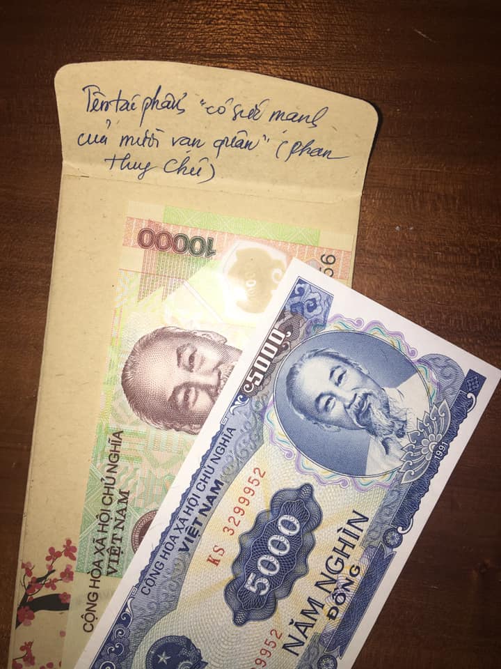 Lì xì của một thầy giáo dạy văn.