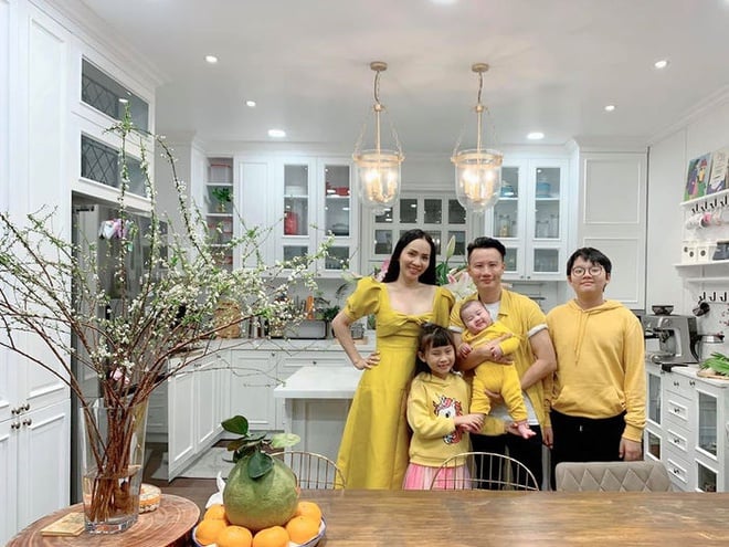 tang-thanh-ha-va-dan-sao-trang-hoang-nha-cua-don-tet-nguyen-dan-9ceaaf