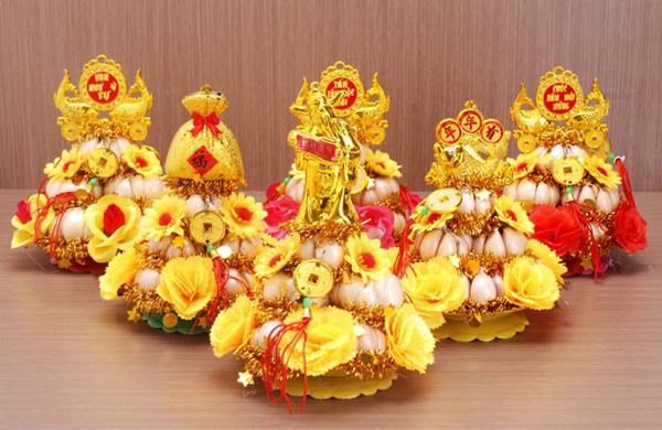 Tỏi là vật phẩm may mắn nên đặt trên bàn thờ Thần Tài.