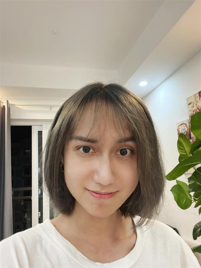 So sánh với hình ảnh trong quá khứ, bất cứ ai cũng cảm thấy lạ lẫm với sự thay đổi này của anh.    