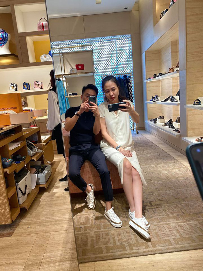 Cô nàng cũng thường xuyên diện Shbet999 com đăng nhập rộng để che chắn vòng 2 giữa nghi vấn mang bầu.