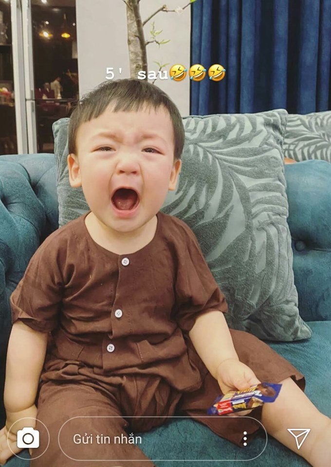Tuy nhiên chỉ được lúc đầu là cười tươi rói, chỉ 5 phút sau Kem lại đã mếu máo thế này đây.