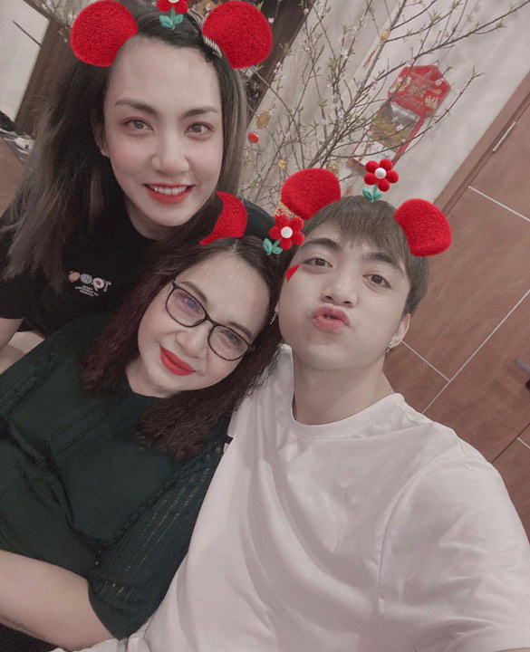 Soobin Hoàng Sơn cũng đón giây phút giao thừa thiêng liêng bên người thân của mình.