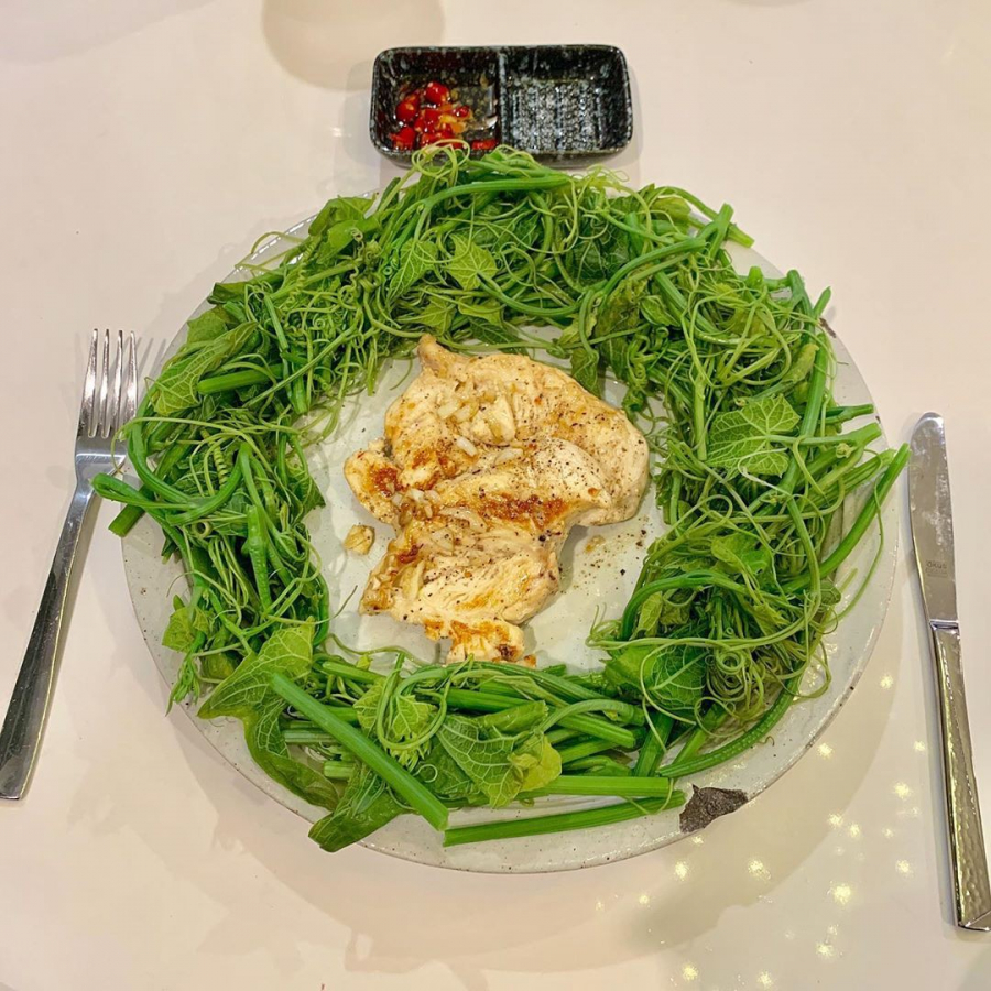 Một bữa ăn rất nhiều rau của Kỳ Duyên.