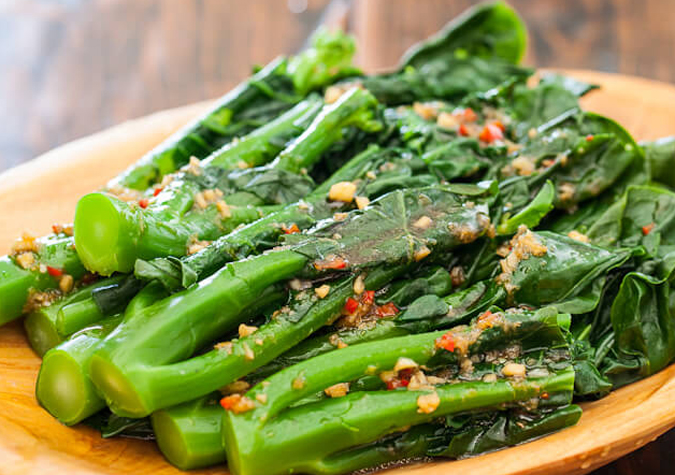 Khi xào ngồng cải bạn nên chần qua 