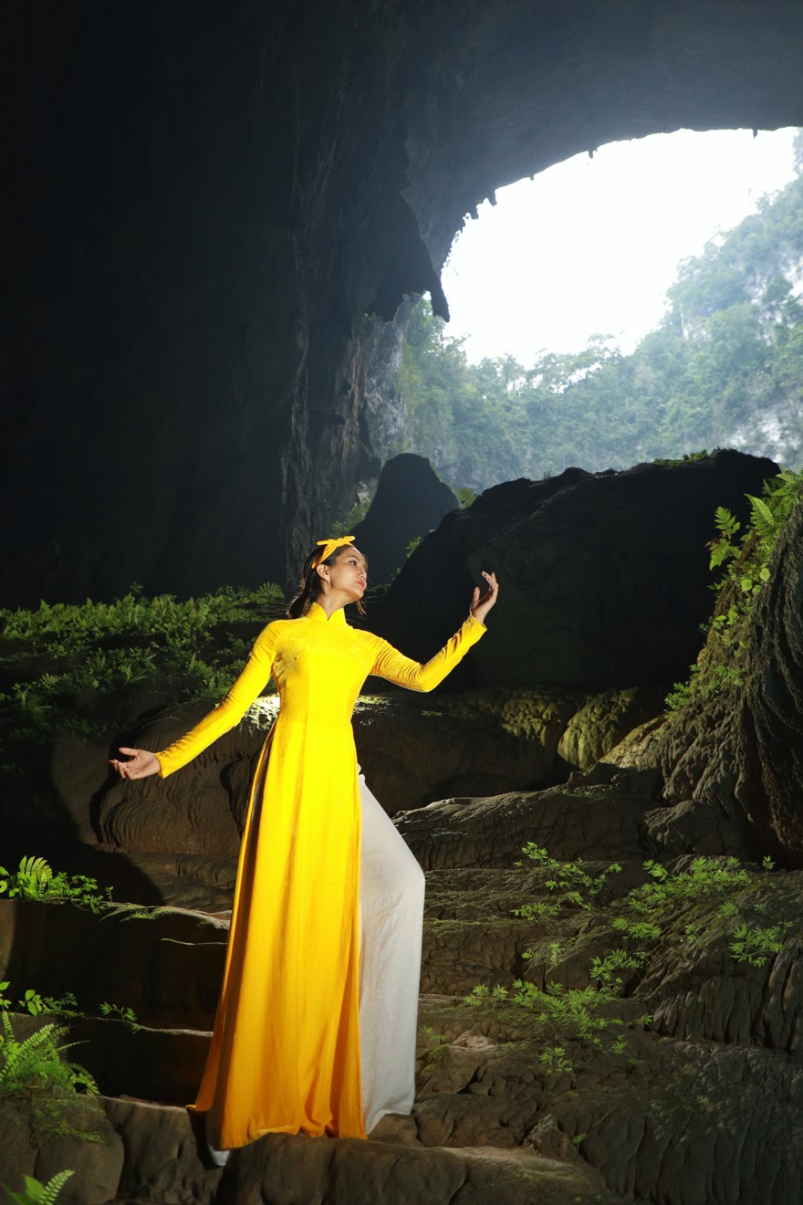bi-antifan-che-lam-mau-khi-mac-ao-dai-va-trang-phuc-e-de-chup-anh-trong-son-doong-hhen-nie-len-tieng-dap-tra-a15957