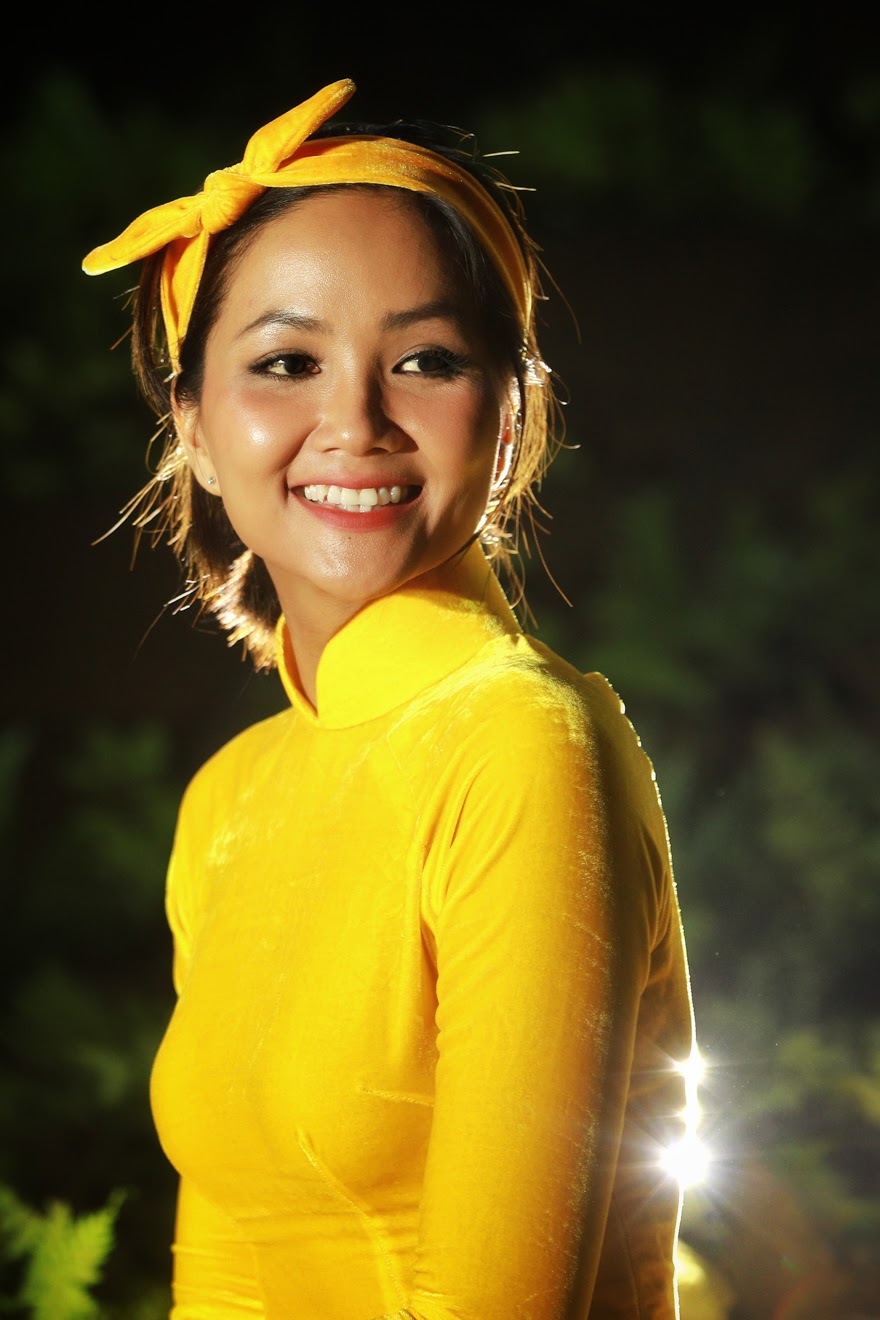 bi-antifan-che-lam-mau-khi-mac-ao-dai-va-trang-phuc-e-de-chup-anh-trong-son-doong-hhen-nie-len-tieng-dap-tra-a31e99