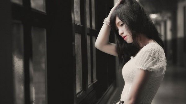 3331584-phu-nu-cang-im-lang-cang-0