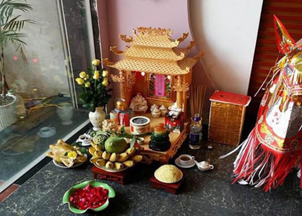 Đặt tỏi lên bàn thờ giúp đuổi vận xui