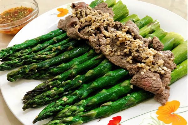 Măng tây xào thịt bò ngon miệng giòn sần sật