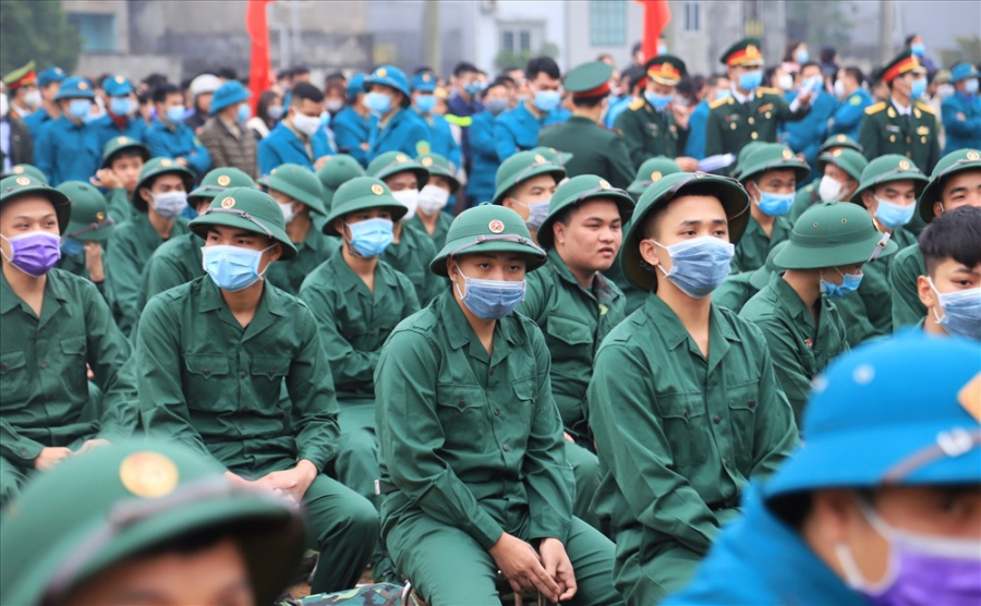 Toàn bộ các tân binh đều đeo khẩu trang trong ngày lễ giao nhận quân.