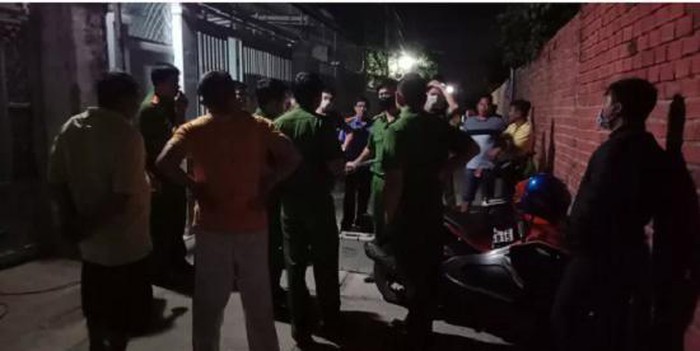 Lực lượng chức năng có mặt tại hiện trường để điều tra nguyên nhân. Ảnh: Người Lao Động