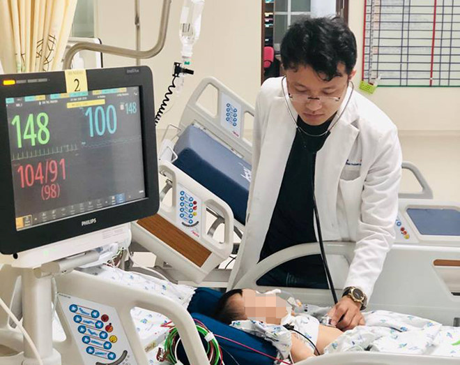 Bệnh nhi hóc xương cá sau khi ăn cháo.