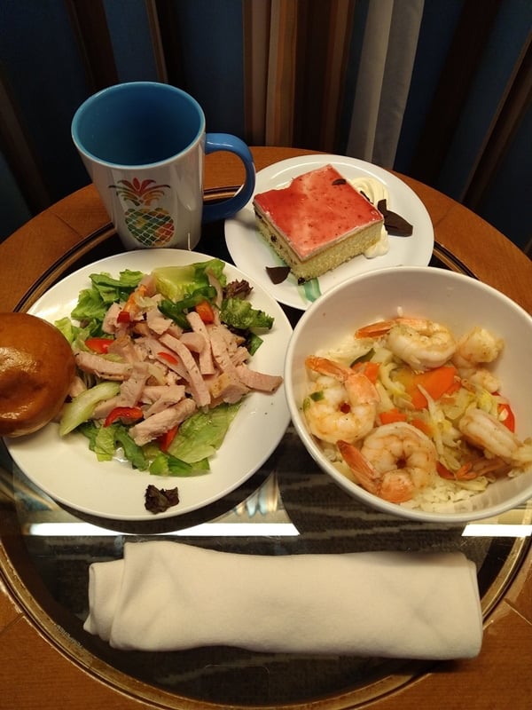 Bữa tối cho du khách bị cách ly.