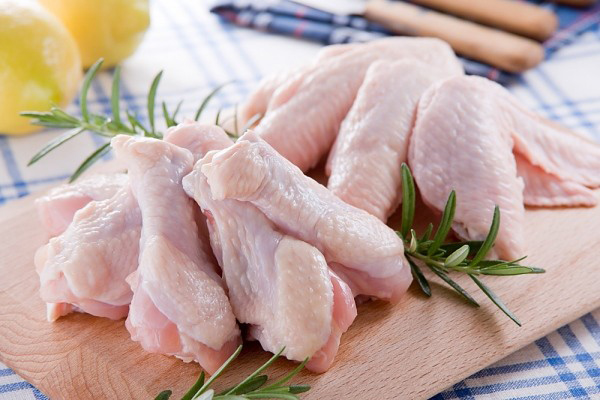 Thịt gà giúp bé tăng cân tốt