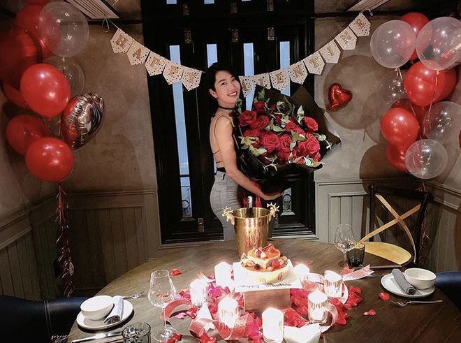 Hình ảnh của Thúy Ngân tối Valentine làm dấy lên nghi vấn chủ nhân bữa tiệc lãng mạn này chính là Trương Thế Vinh.