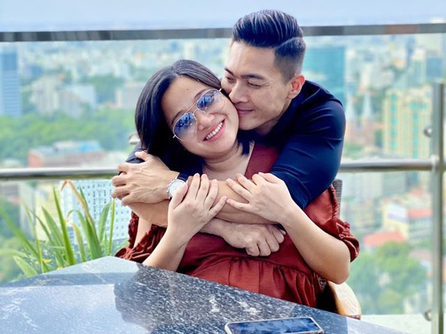 Hoàng tử xiếc quốc cơ và bà xã - MC Hồng Phượng