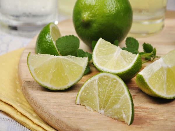 Dùng chanh khử mùi nhà vệ sinh