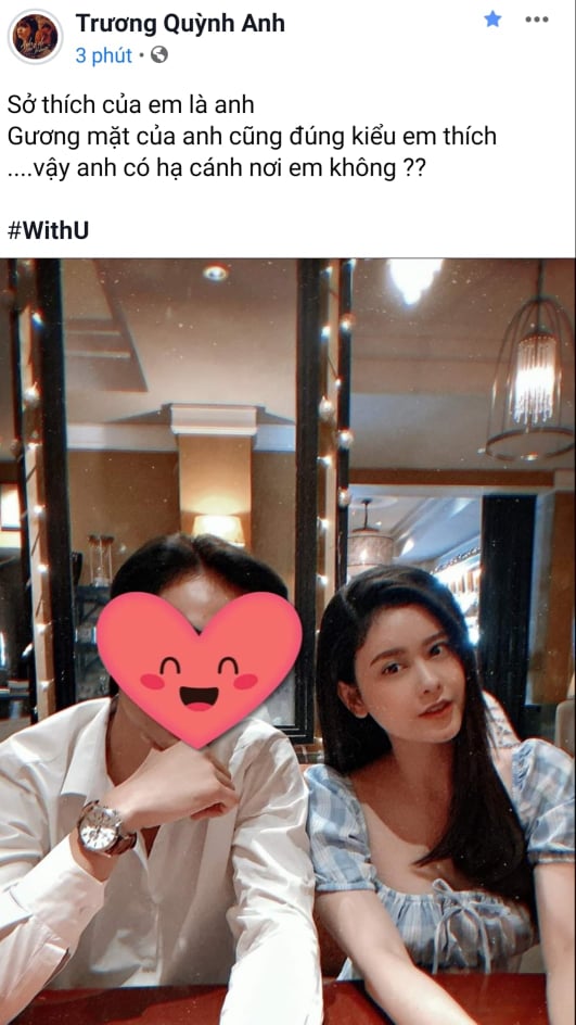 Tối 18/2, trên trang cá nhân, Trương Quỳnh Anh bất ngờ đăng ảnh bên cạnh một người đàn ông. Cô kín kẽ khi dùng icon hình trái tim để che mặt nam chính. Nữ diễn viên họ Trương ăn mặc đơn giản, tóc buông xõa dịu dàng và tỏ ra khép nép. Kèm với bức ảnh kích thích sự tò mò là caption mùi mẫn. 